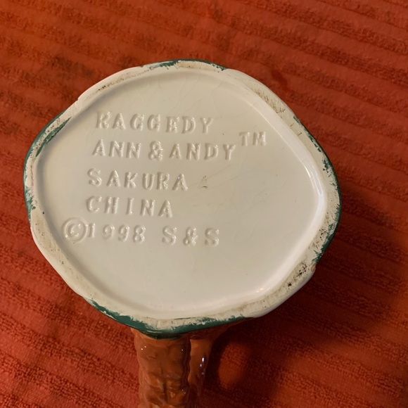 Vintage Hand Painted Raggedy Ann & Andy Mugs Sakura, 1998 - Picture 7 of 11